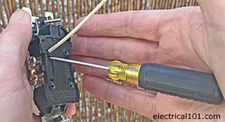 Remove wire from push-in receptacle1